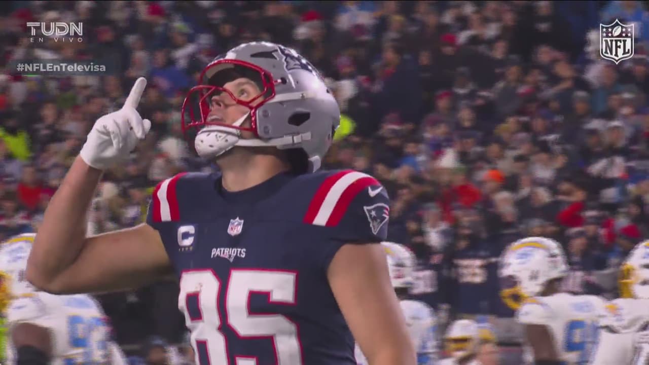 ¡Por fin un touchdown! Maye conecta con Henry para la anotación