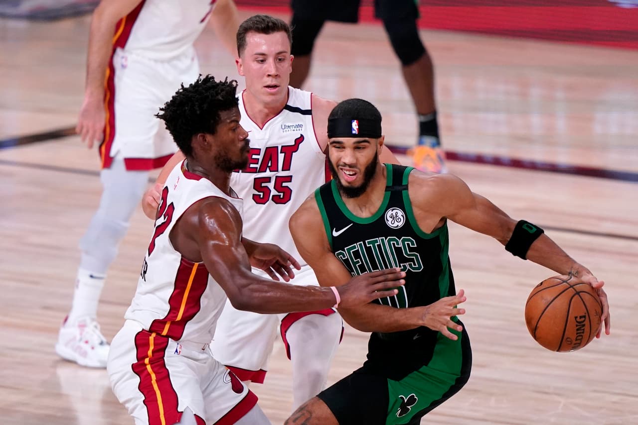 El Miami Heat vence 106-101 a los Celtics y toman una buena ventaja en la serie, Bam adebayo consiguió 21 puntos y Gordan Dragic anotó 25.