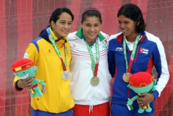 La mexicana Dolores Hernández obtuvo su primer título en los Juegos Centroamericanos y del Caribe Veracruz 2014 al subir a lo más alto del podio en la prueba de trampolín 1 metro, realizada en el Centro Acuático Leyes de Reforma, en Boca del Río. (Foto: veracruz2014.mx).