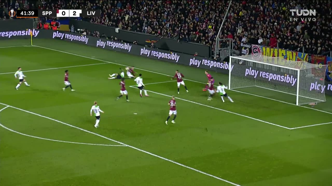 ¡TIRO ATAJADO! disparo por Cody Gakpo.