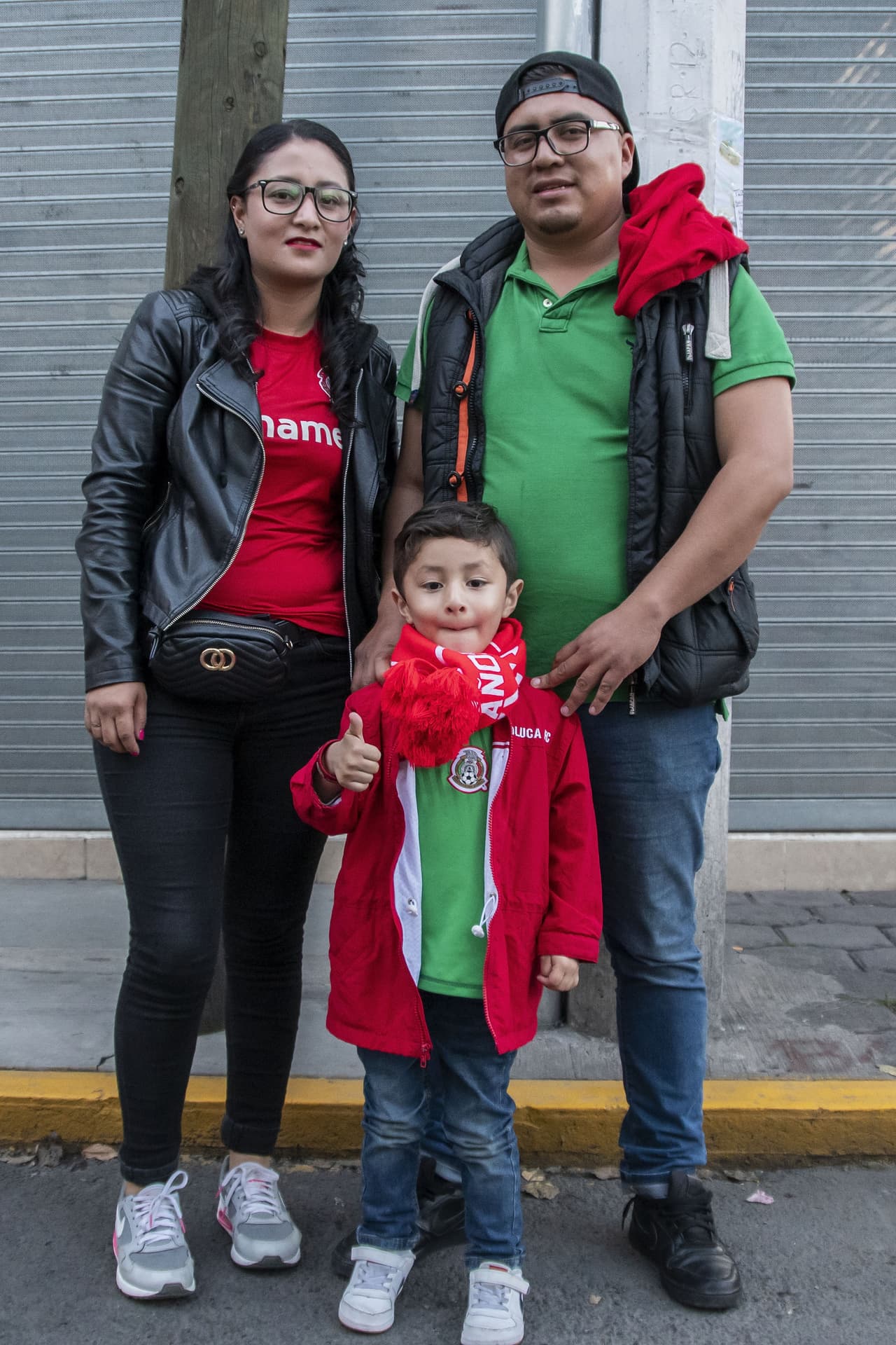 Aficionados y jugadores se preparan para vivir la emoción del encuentro en el Estadio Nemesio Diez.