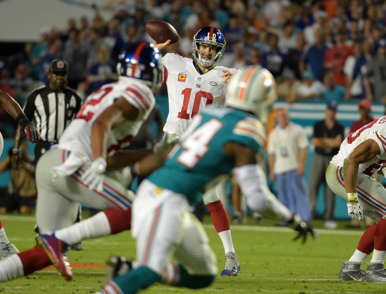 El porcentaje de Manning de 87.1 es el mayor logrado por un QB de los Giants en un juego de temporada regular (mínimo 20 intentos) y la segunda mejor marca de la franquicia detrás de Phil Simms (88.0).