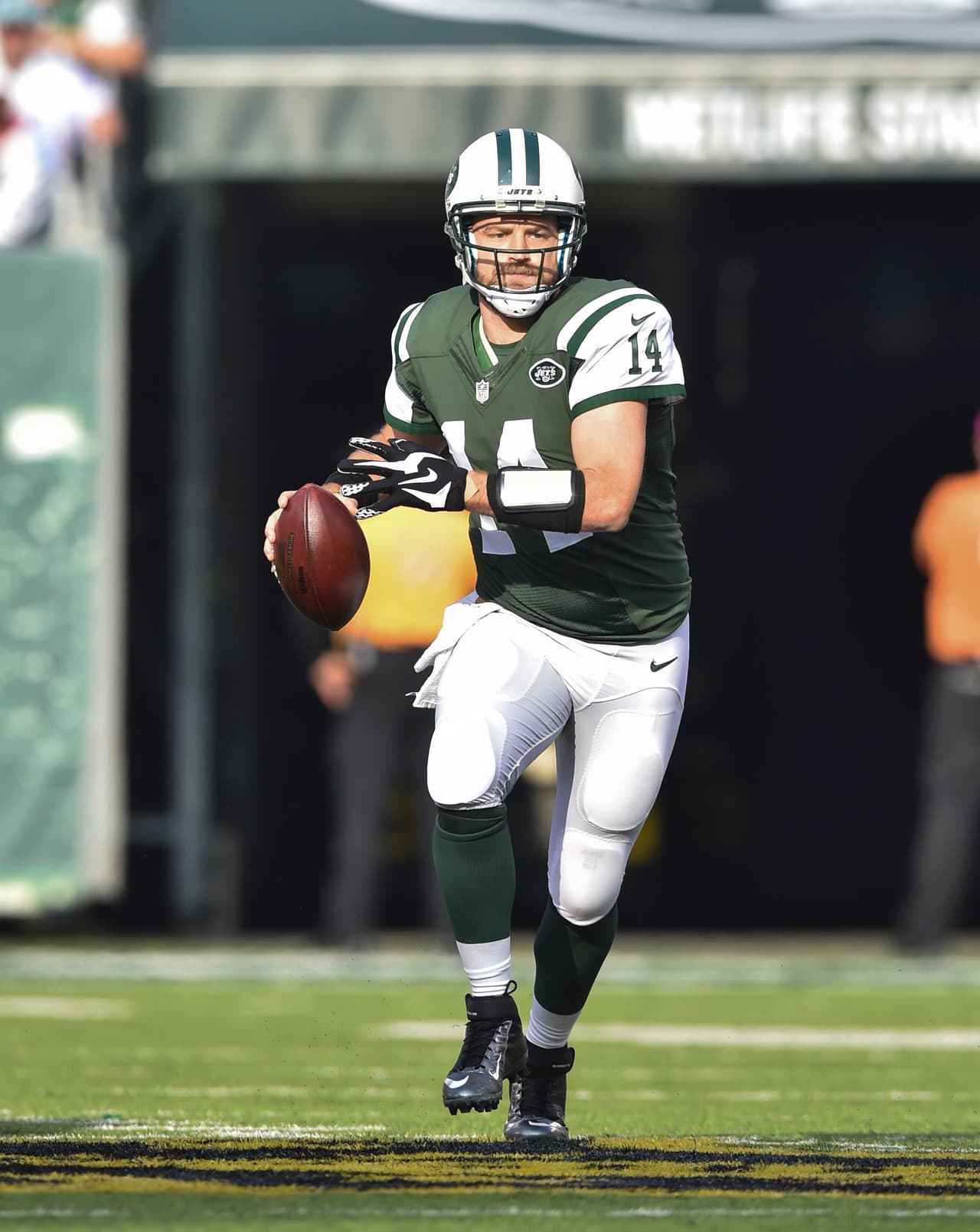 La actuación de Fitzpatrick marcó el tercer juego consecutiva en el que lanzó al menos dos pases de TD sin intercepción alguna con un rating de 100 o más.