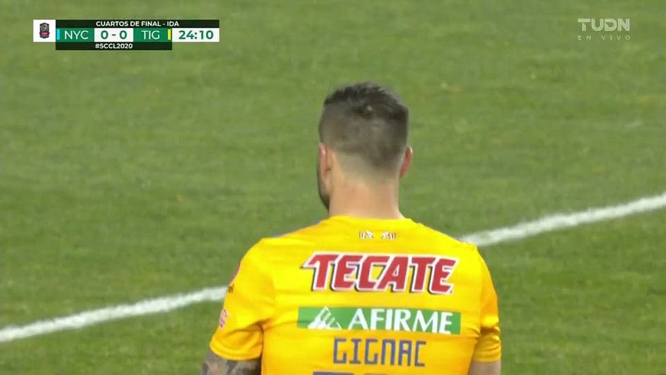 Tiro desviado de André-Pierre Gignac