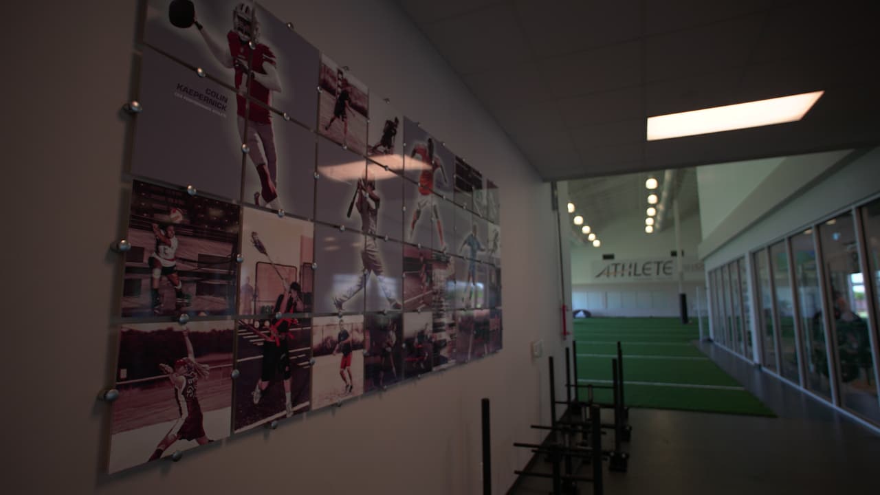 Entrada al centro de entrenamiento del Houston Dynamo, o como se podría decir, otro día en la oficina para Elis y sus compañeros.