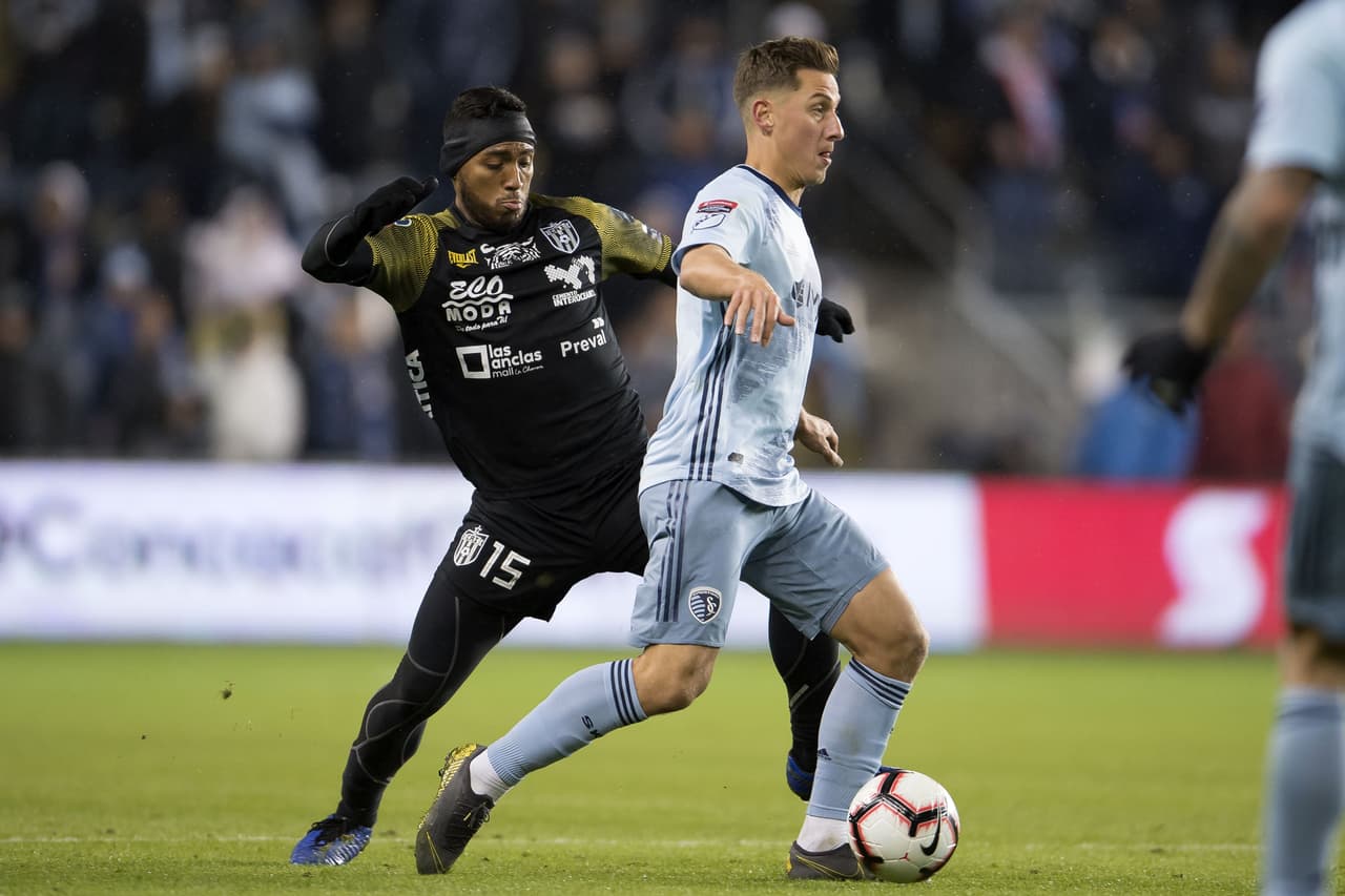 Los minutos iban pasando y el Sporting KC simple y sencillamente no lograba concretar, y eso se traducía en silencio en las gradas del estadio.