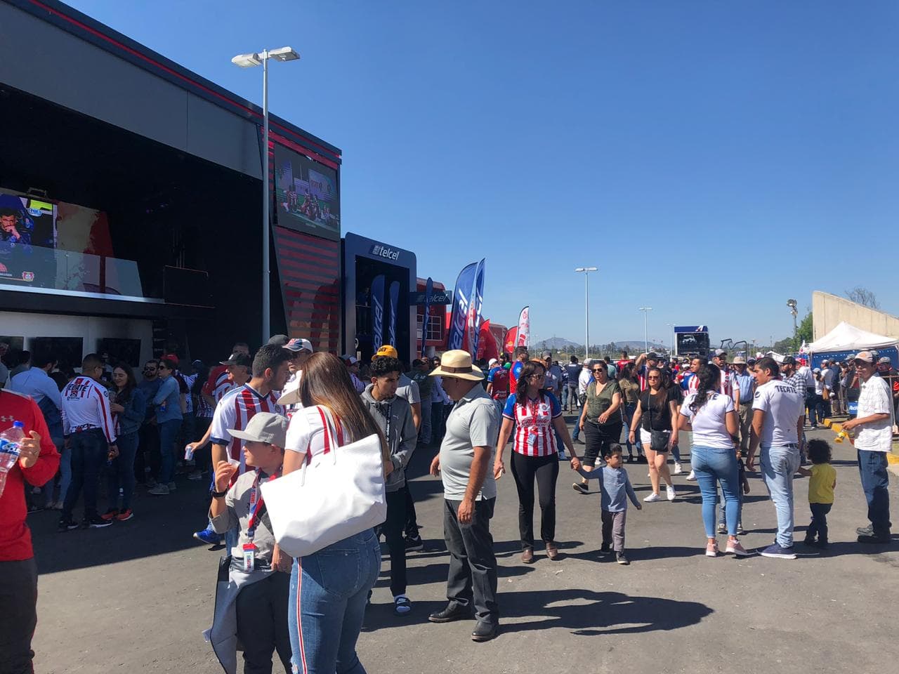 Así se vive el ambiente previo al choque entre Chivas y León en el futbol mexicano.