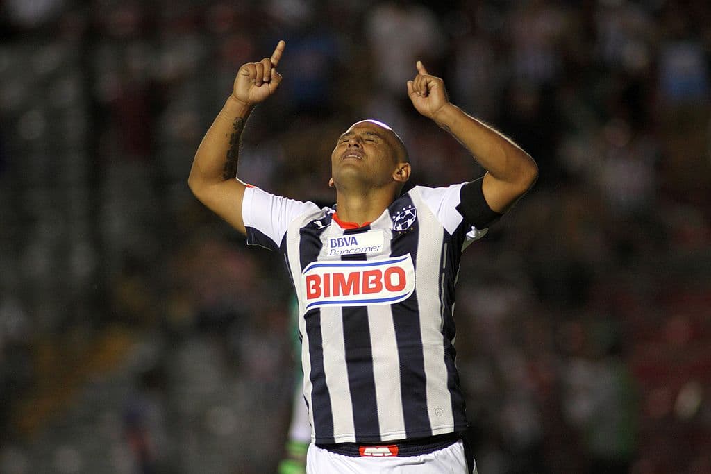 Humberto Suazo sale del retiro a lo Michael Jordan