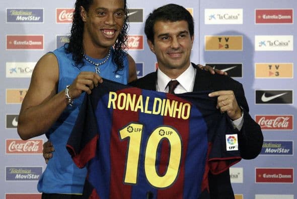 Dos años después llegaría al Barcelona de España, con el cuadro azulgrana el 10 brasileño debutaría el 30 de agosto del 2003.