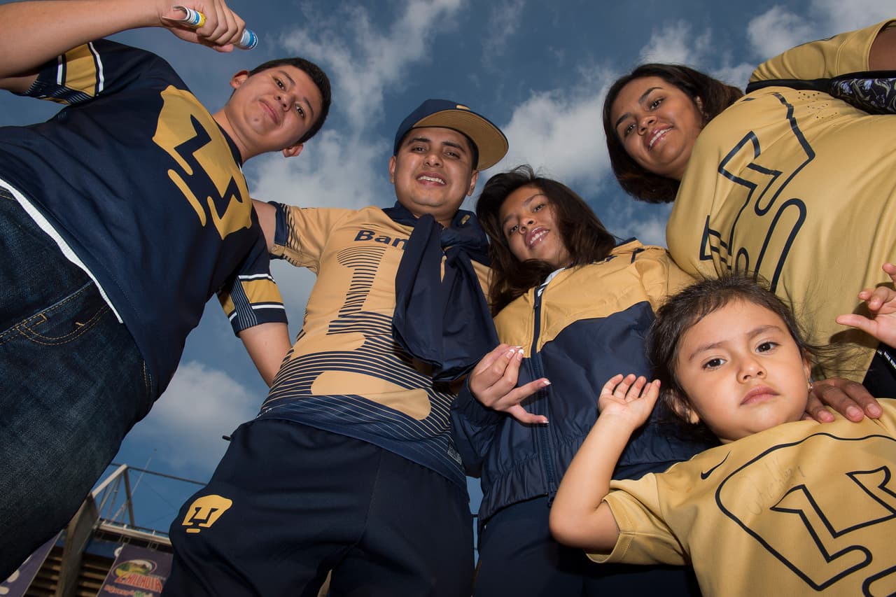 Gran colorido se vivió en los distintos estadios del país. Muchas familias y amigos acudieron con las playeras de sus equipos favoritos y disfrutaron de una jornada de muchos goles y emociones.