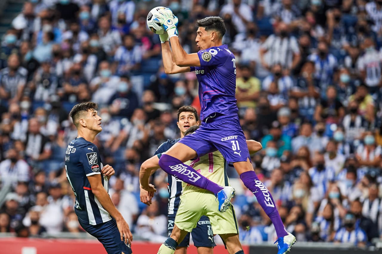 Sebastián Cáseres comete un grave error en el área y le regala el único gol del encuentro a Rogelio Funes Mori y levantan la Concacaf Liga de Campeones.