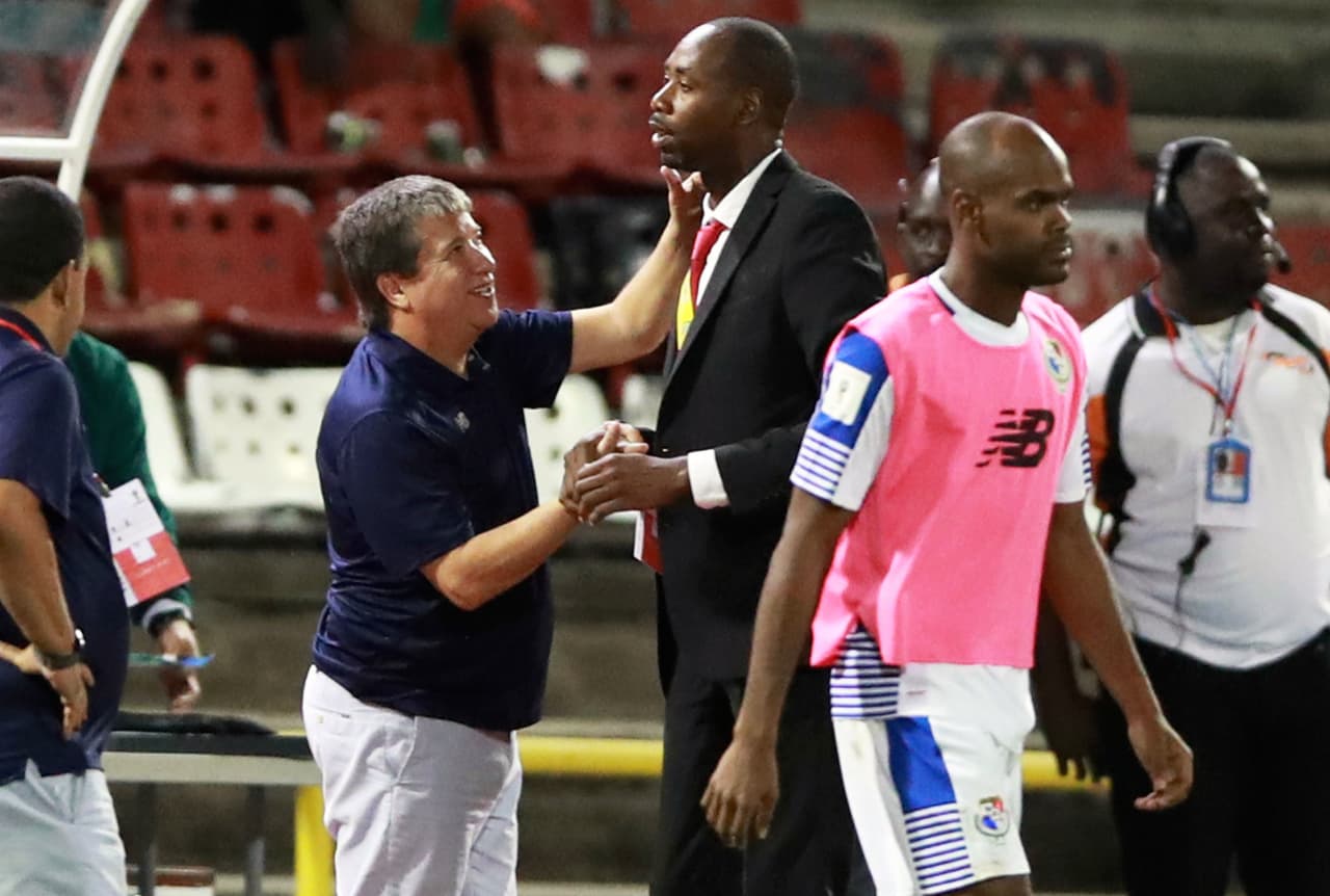Hernán Darío Gómez puso como titulares a Jaime Penedo; Adolfo Machado (salió al minuto 74 por Michael Murillo), Felipe Baloy, Román Torres, Luis Ovalle; Amílcar Henríquez, Aníbal Godoy, Armando Cooper, Edgar Yoel Bárcenas (salió al minuto 64 por Gabriel Torres); Alberto Quintero (salió al minuto 58 por Luis Tejada) y Abdiel Arroyo.