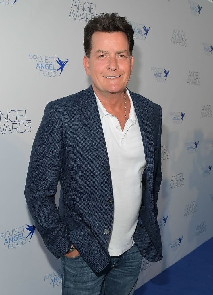 Red Dawn (1984) - Un ejército formado por tropas soviéticas, cubanas y nicaragüenses invade y destruye una pequeña localidad de Colorado, provocando la III Guerra Mundial.
<br>