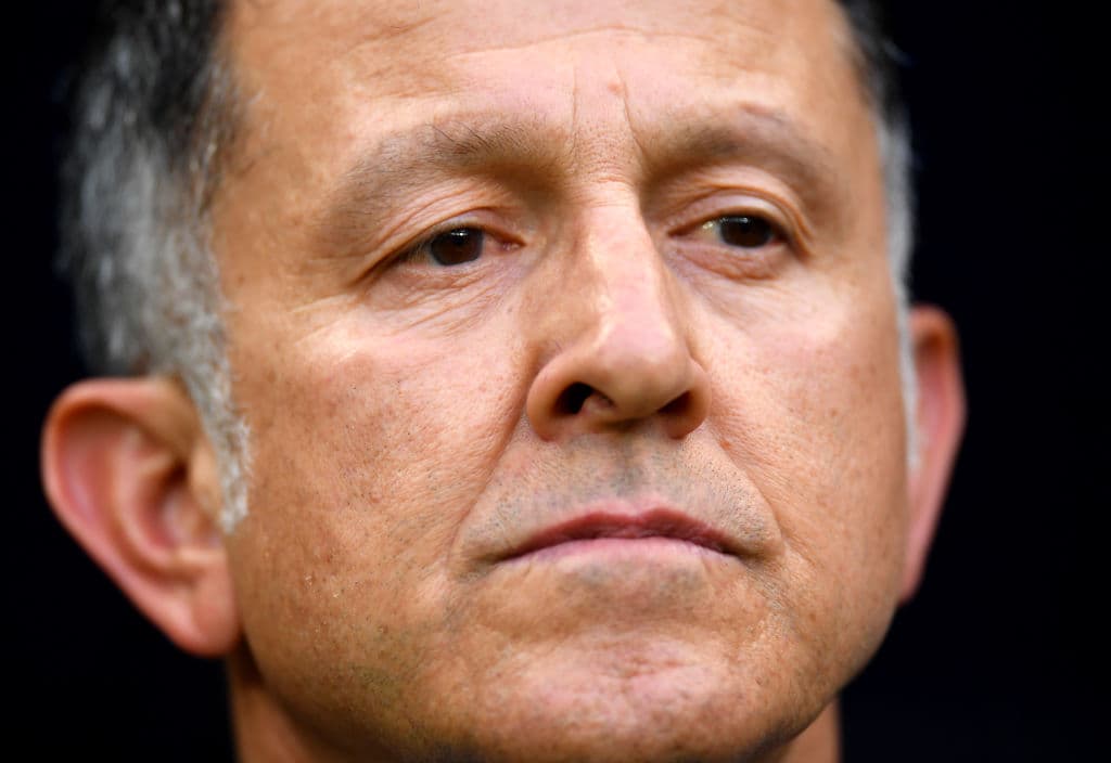 Juan Carlos Osorio fue presentado como técnico de México el 14 de octubre de 2015, en reemplazo del técnico provisional, Ricardo 'Tuca' Ferreti, iniciando el proceso para el Mundial de Rusia 2018.