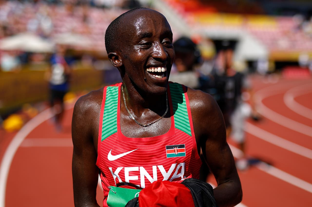 El keniano Edward Zakayo Pingua, ganador del Mundial Sub-20 de Atletismo en 2018 en 5000 metros y recientemente en la Liga de Diamante en Rabat, genera polémica porque su aspecto no refleja la edad de su registro: 17 años. El joven se ve mayor.