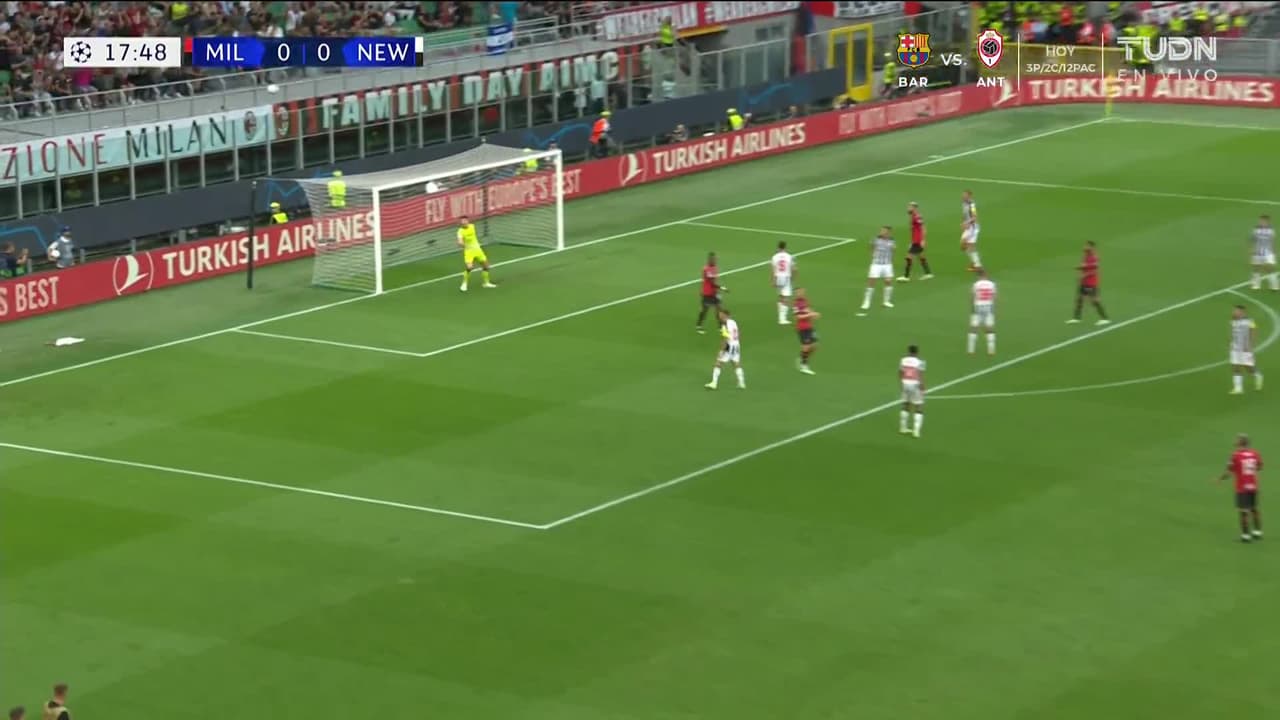 ¡TIRO ATAJADO! disparo por Rade Krunic.