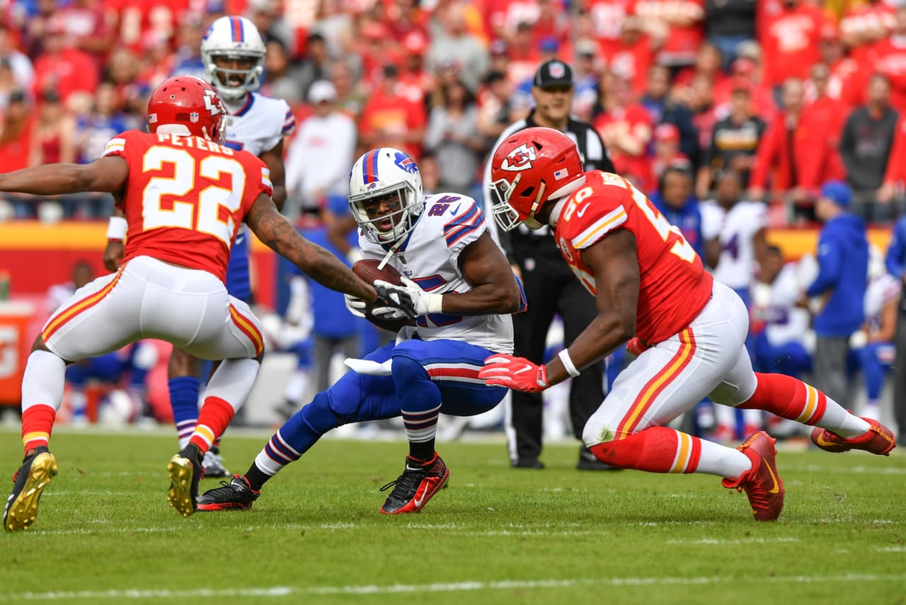 LeSean McCoy tuvo 4 recepciones para 30 yardas, pero uno de los pases que atrapó fue dentro de las diagonales.