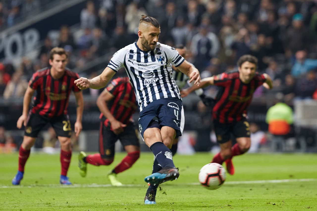 Otra perspectiva del cobro de Sánchez desde los 11 pasos.