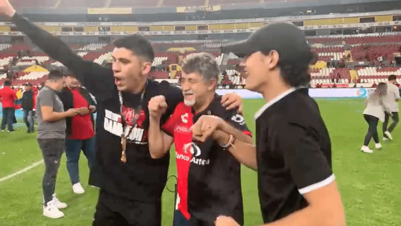 El fan sordo y ciego que vibró con un Atlas campeón en cancha