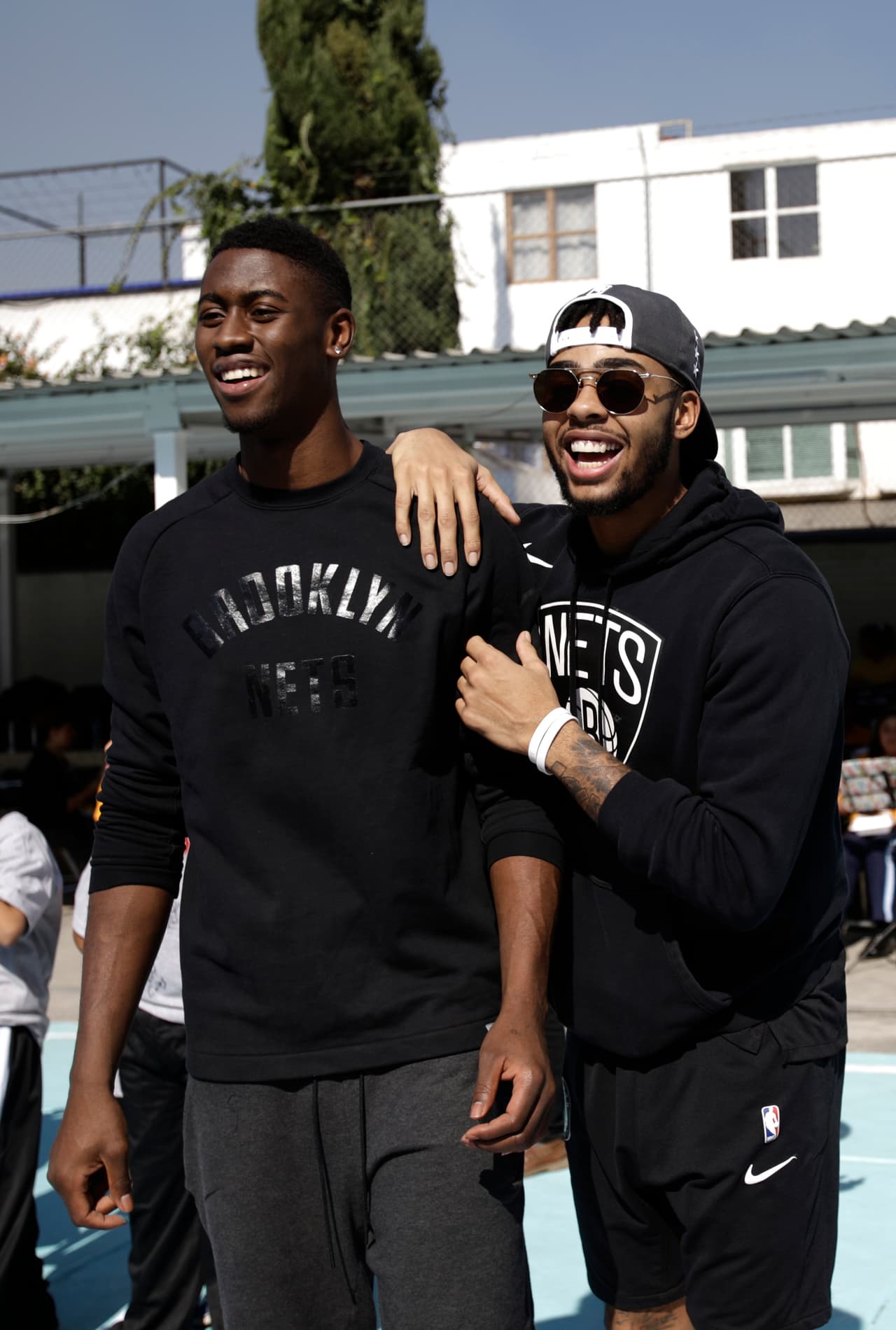 Desde muy temprano Rice tomó su lugar en un transporte especial donde se promocionaba los partidos de baloncesto.