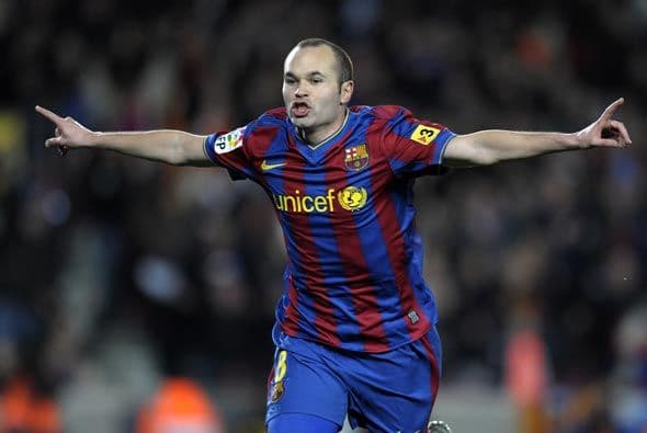 Era el partido 300 de Andrés Iniesta con el Barcelona y lo celebró con su primer gol de la temporada.