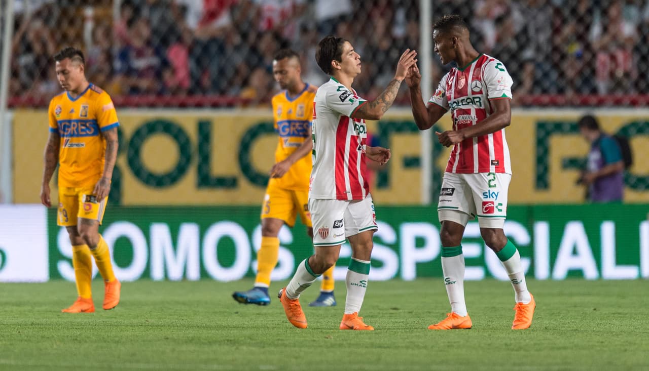 Para la segunda mitad, el esfuerzo y empuje del juego de Rayos hizo de las suyas y Carlos González, empató el partido.