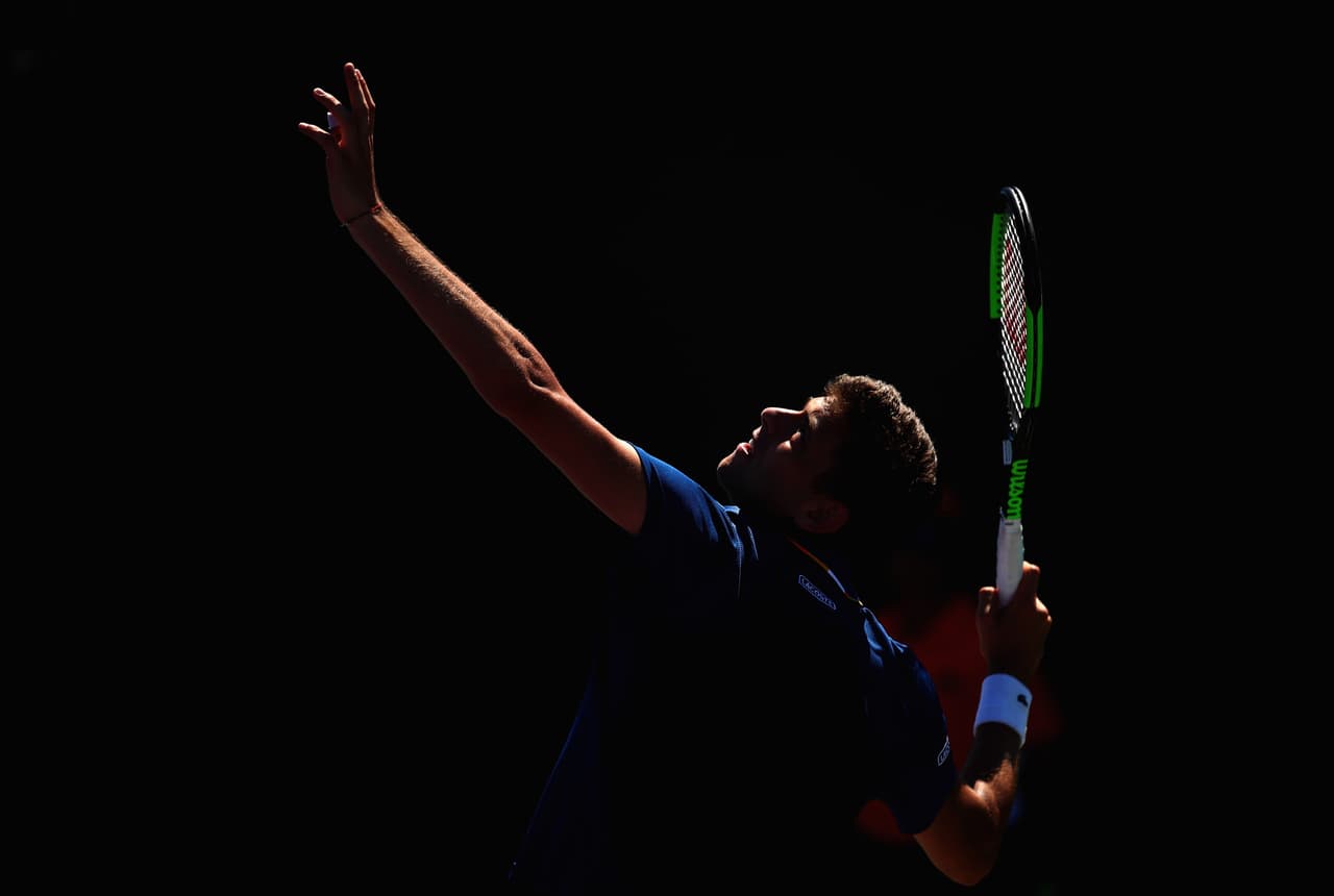 Paire apenas necesitó 67 minutos para sacar de la pista al serbio, que tuvo serios problemas para sacar.