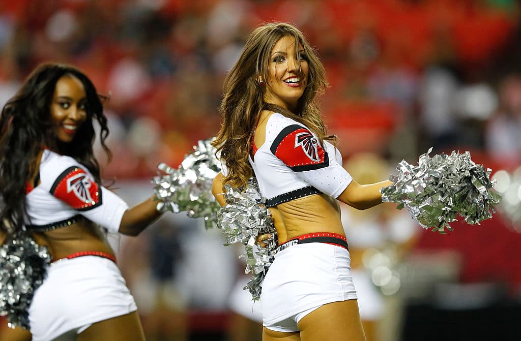 Los Atlanta Falcons tuvieron la ofensiva más explosiva de la NFL esta temporada y lucharan por un pase a la Final de división ante los Seahawks. Gran parte de su éxito se debe al apoyo incondicional que les brindaron sus bellas cheerleaders.