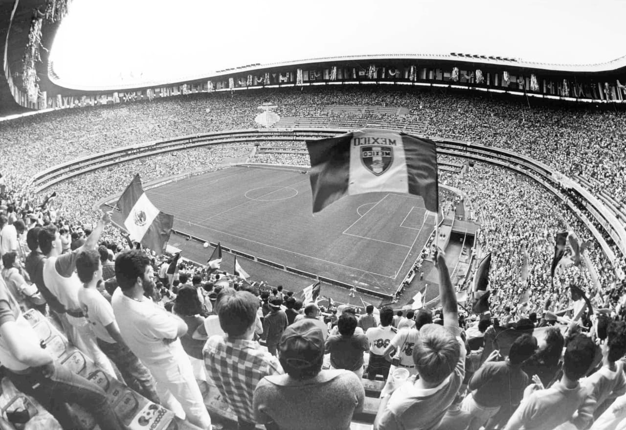 El fútbol fue así la fiesta que le sirvió a los mexicanos para tomar un nuevo aire de alegría luego del terremoto de hace 32 años.