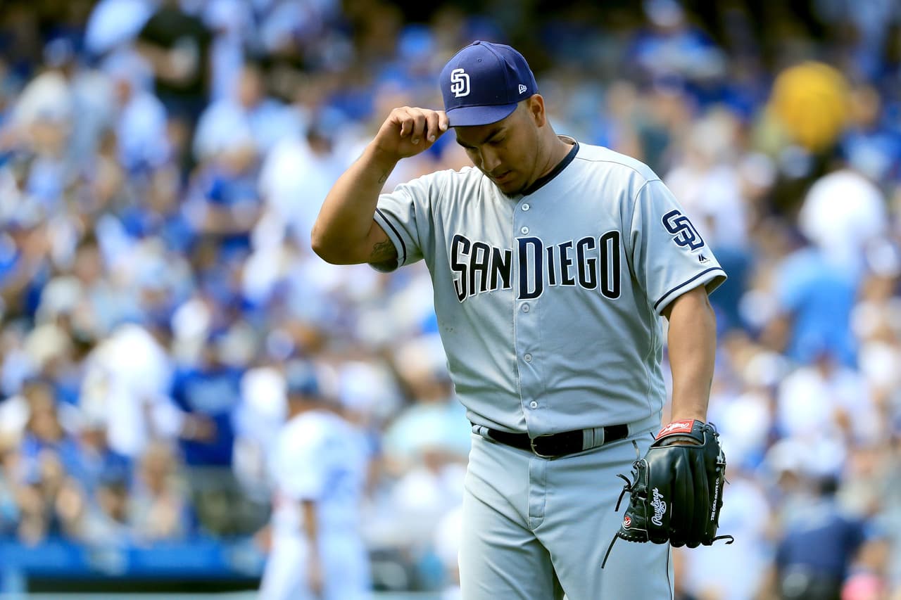 Jhoulys Chacin se acreditó la derrota es una pésima salida. En 3.1 entradas permitió 9 carreras limpias en la paliza que sufrió San Diego ante los Dodgers.