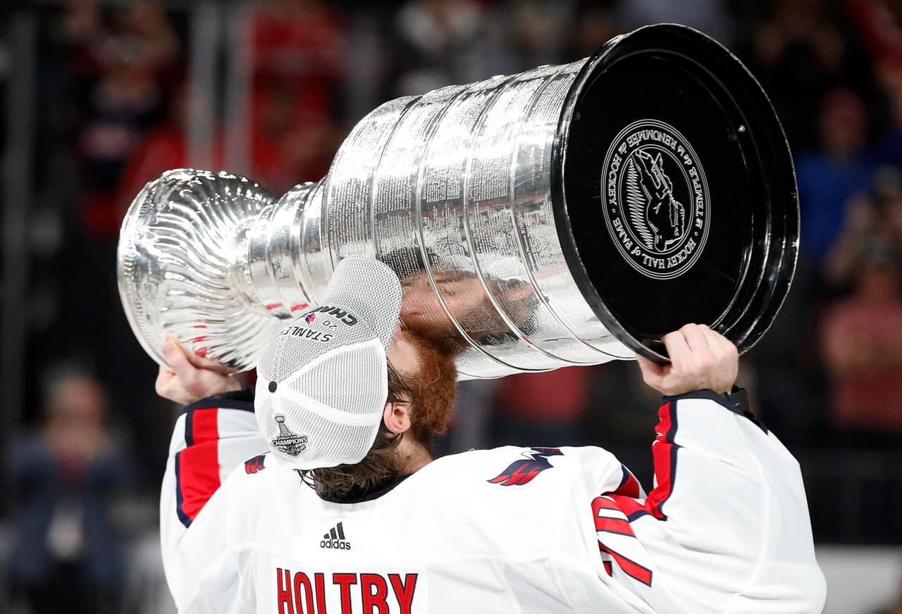 Los Washington Capitals vencieron por 3-4 a los Golden Knights en Las Vegas en el quinto juego de la Stanley Cup de Liga Nacional de Hockey sobre Hielo (NHL), que ganaron 4-1 al mejor de siete.