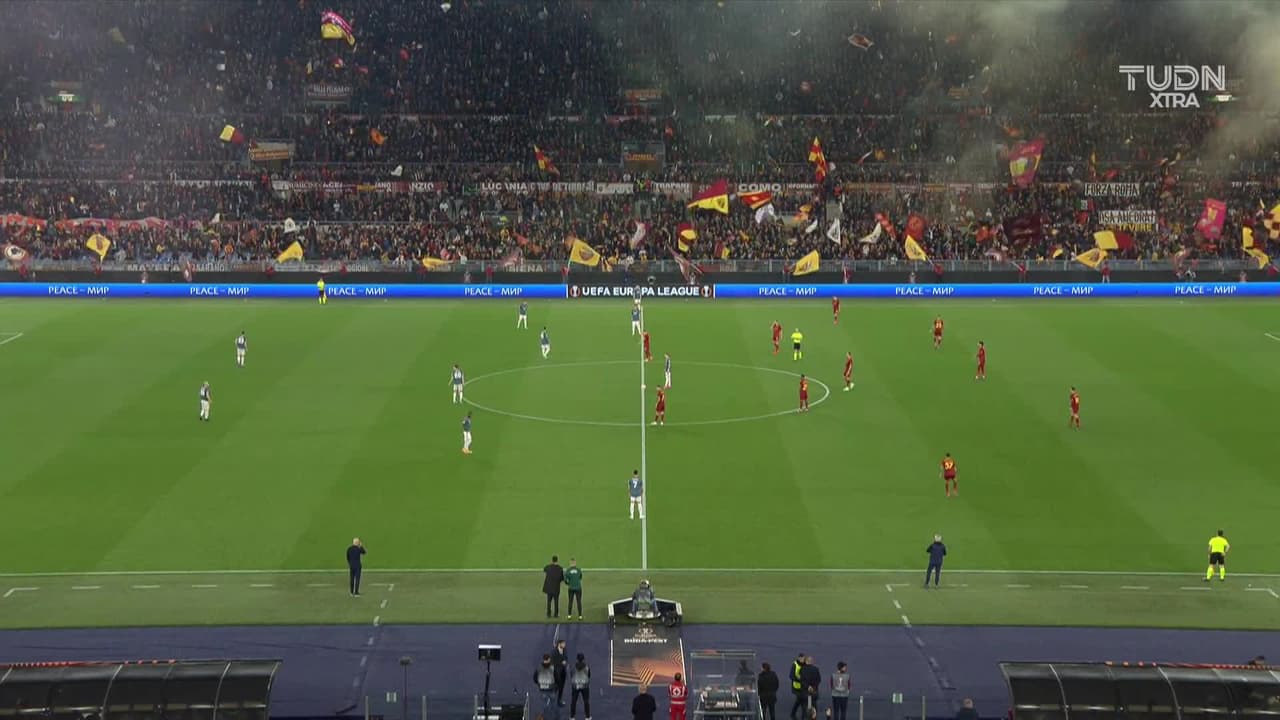 Arranca el partido y la pelota está en juego.
