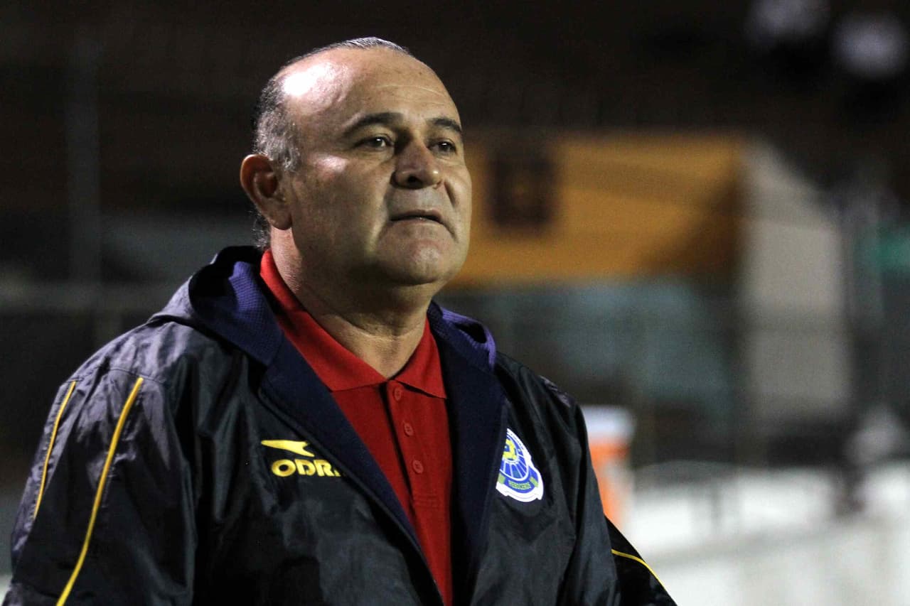 Aunque de perfil bajo Juan Antonio Luna tiene razones para dirigir al América, el ex jugador salió campeón con los emplumados en 4 ocasiones jugando, además de dirigir un interinato en el 2008 con resultados positivos en Copa Libertadores.