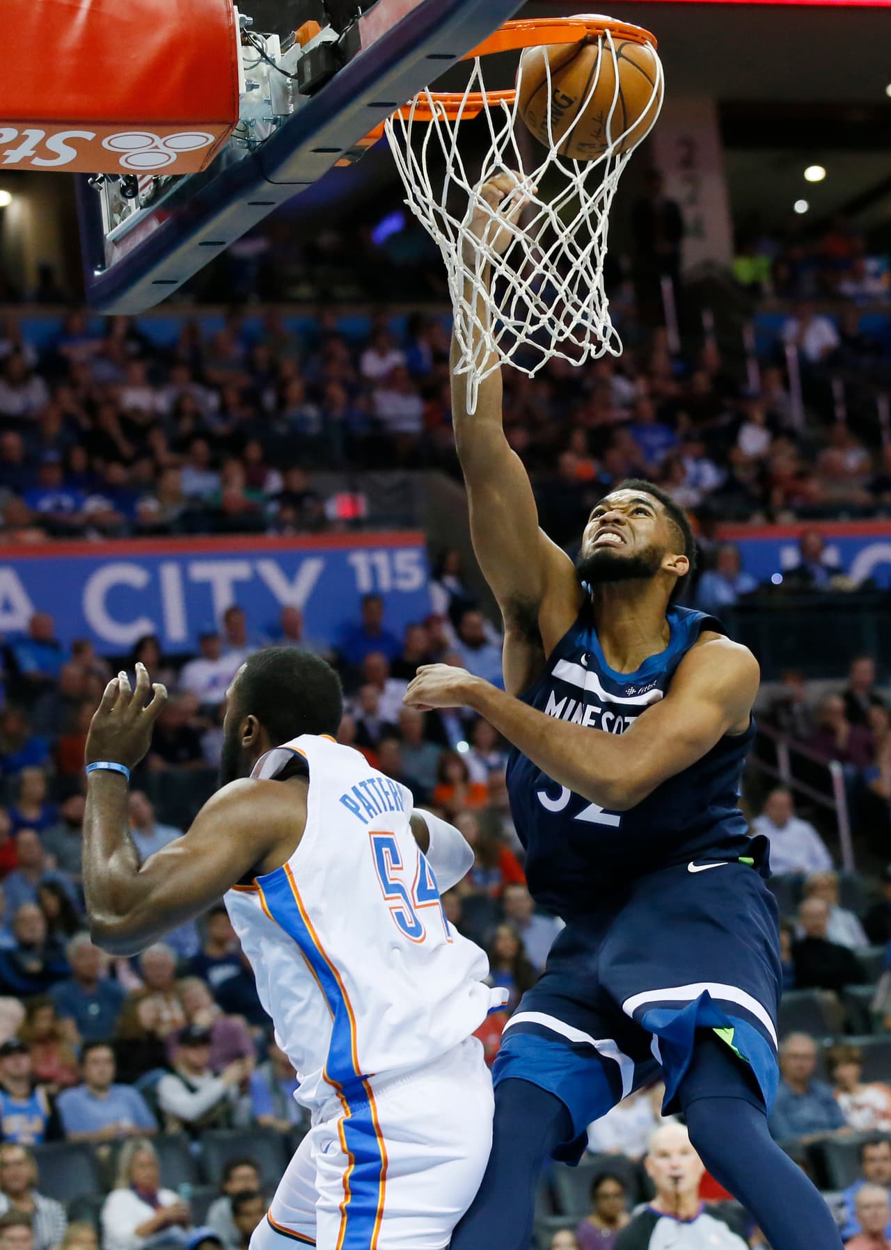 Un triple de Andrew Wiggins cuando el tiempo expiraba le dio un triunfo a los Timberwolves con pizarra de 115-113 sobre el Thunder.