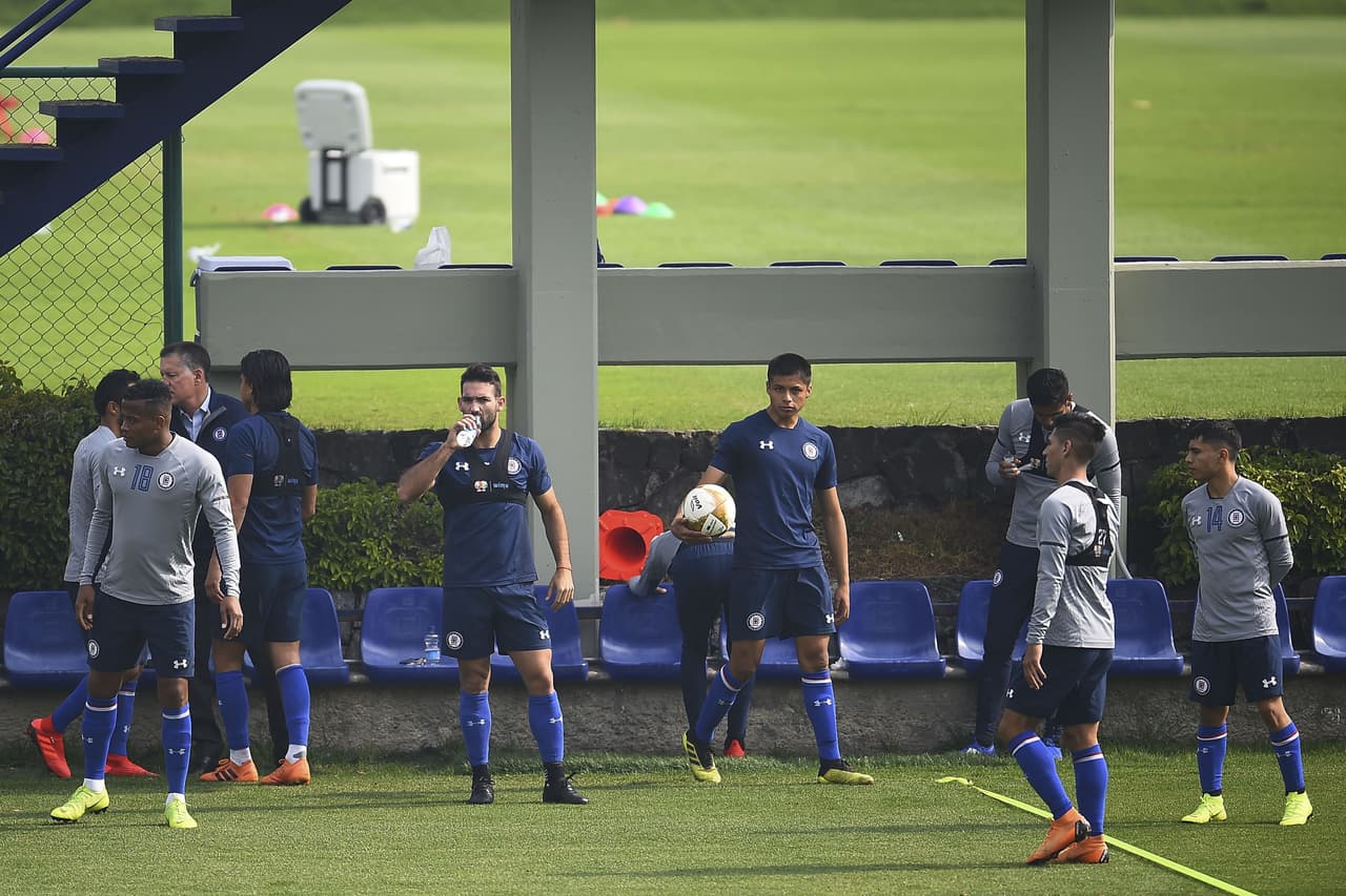 El partido disputado entre América y Cruz Azul en el estadio Azteca en la temporada regular del Apertura 2018 se saldó en un empate sin goles.