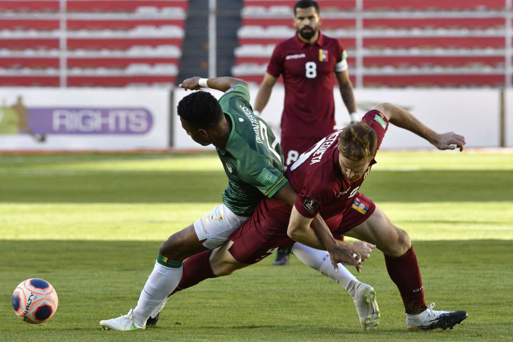 El doblete de Marcelo Moreno y el gol de Diego Bejerano le dan una cómoda victoria a Bolivia de 3-1 sobre Venezuela.