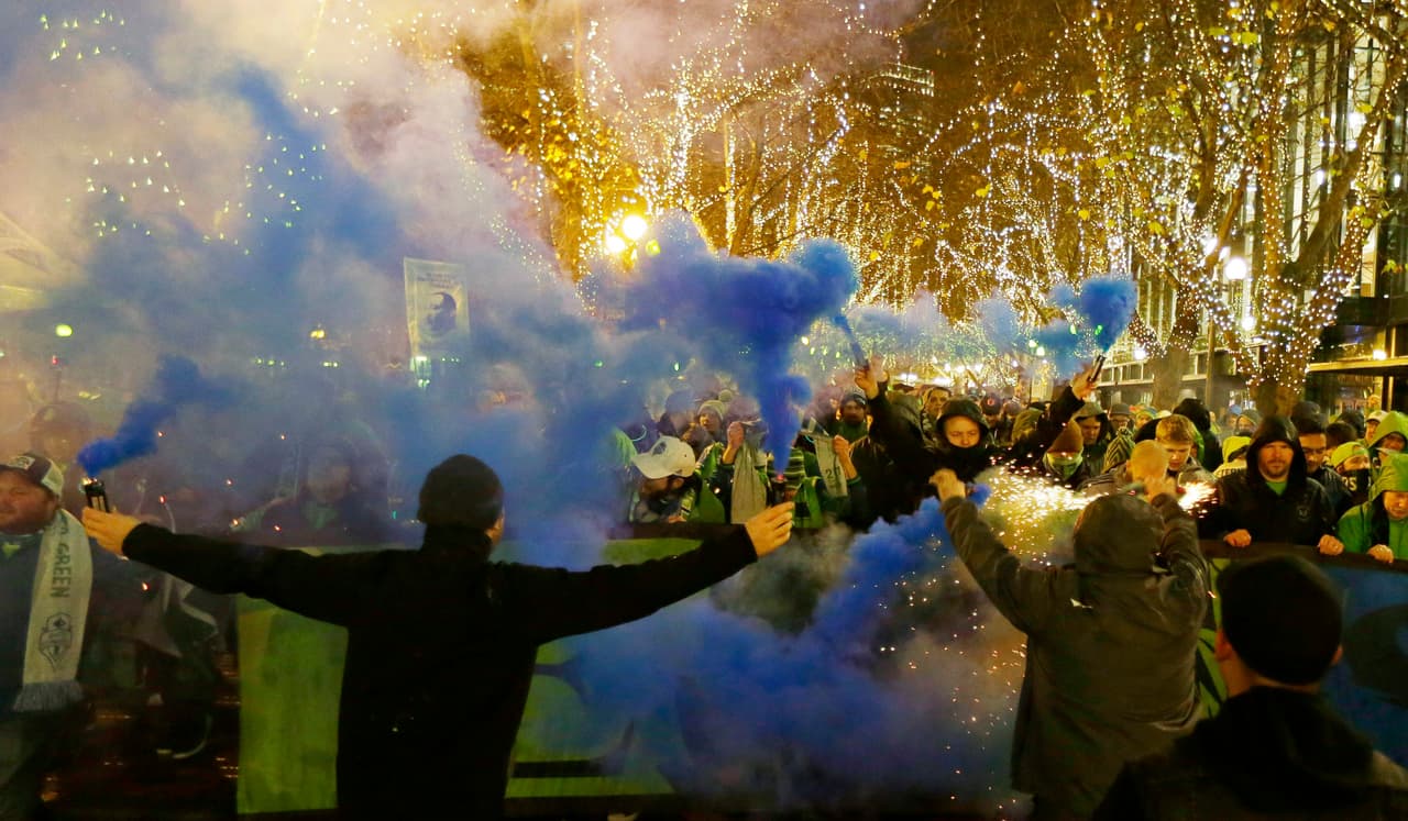 Los hinchas escogieron mediante una encuesta el nombre del equipo y sus colores representan dos símbolos de la ciudad: el azul a las aguas del Puget Sound, el verde los bosques del Pacífico Noroeste y el plateado las cordilleras de la cascada.