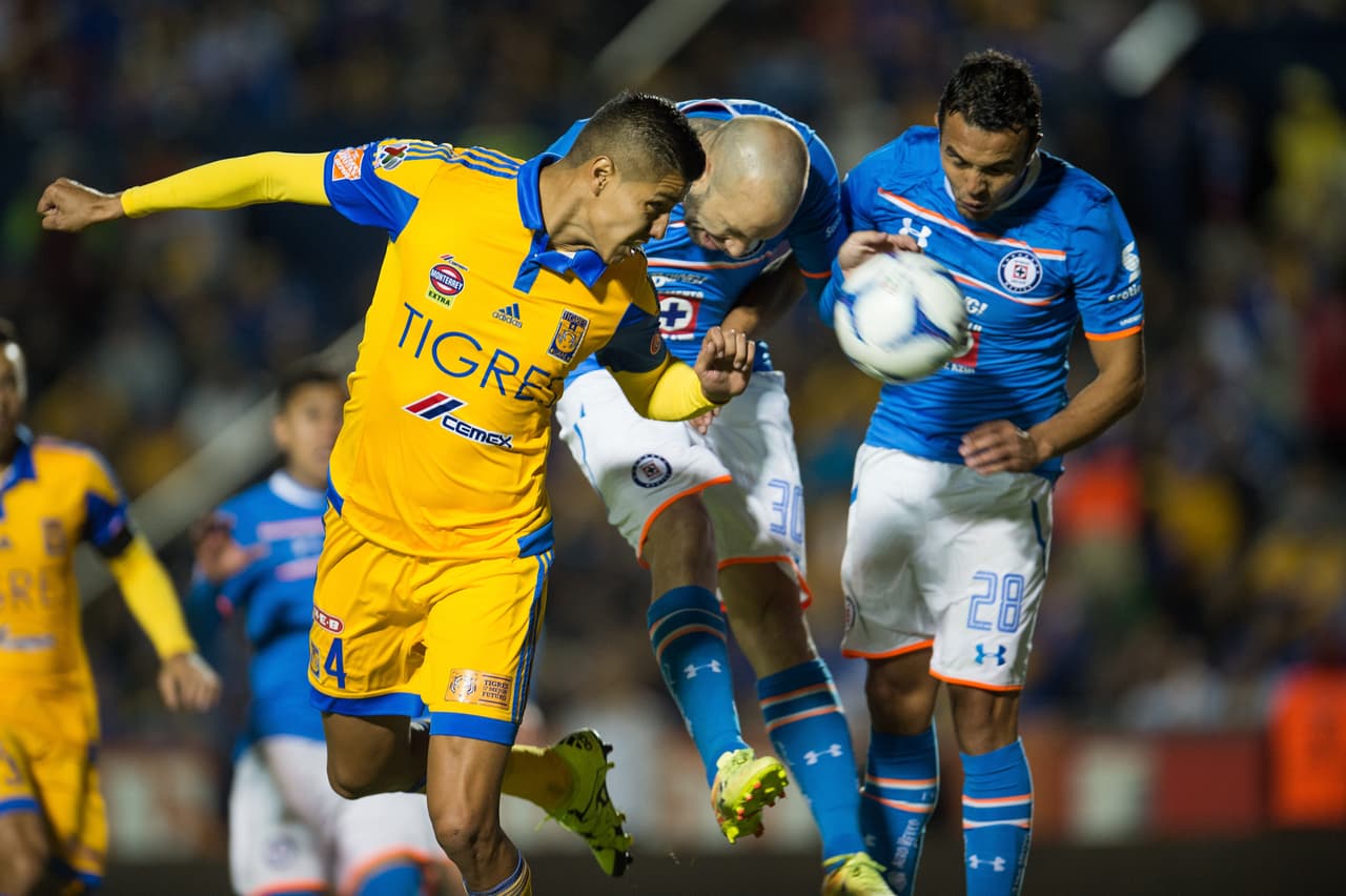 En cambio a Hugo Ayala aún le falta dar el estirón ya que por momentos es superado muy fácilmente por sus adversarios por su falta de experiencia.