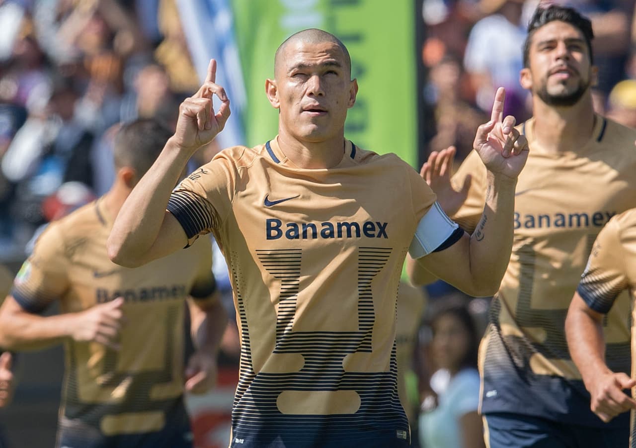En la zona baja de Tigres y Pumas nos encontramos con Hugo Ayala y Darío Verón, ambos son claves en la defensiva de sus equipos, aunque el paraguayo tiene más peso con Pumas por su gran experiencia y calidad mostrada desde que llegó a México.