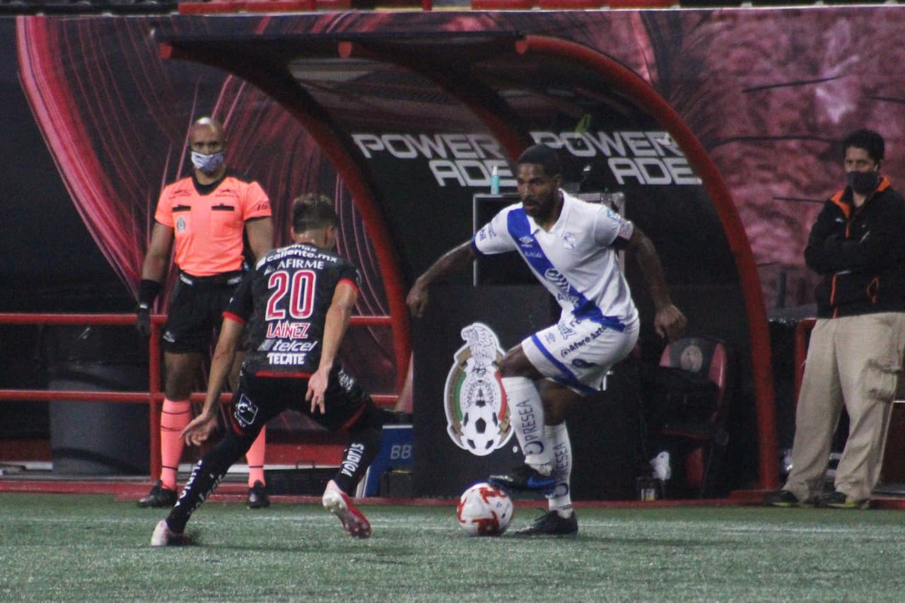 Con un solitario gol de Brayan Angulo, los Xolos consiguen su segunda victoria del torneo en casa.