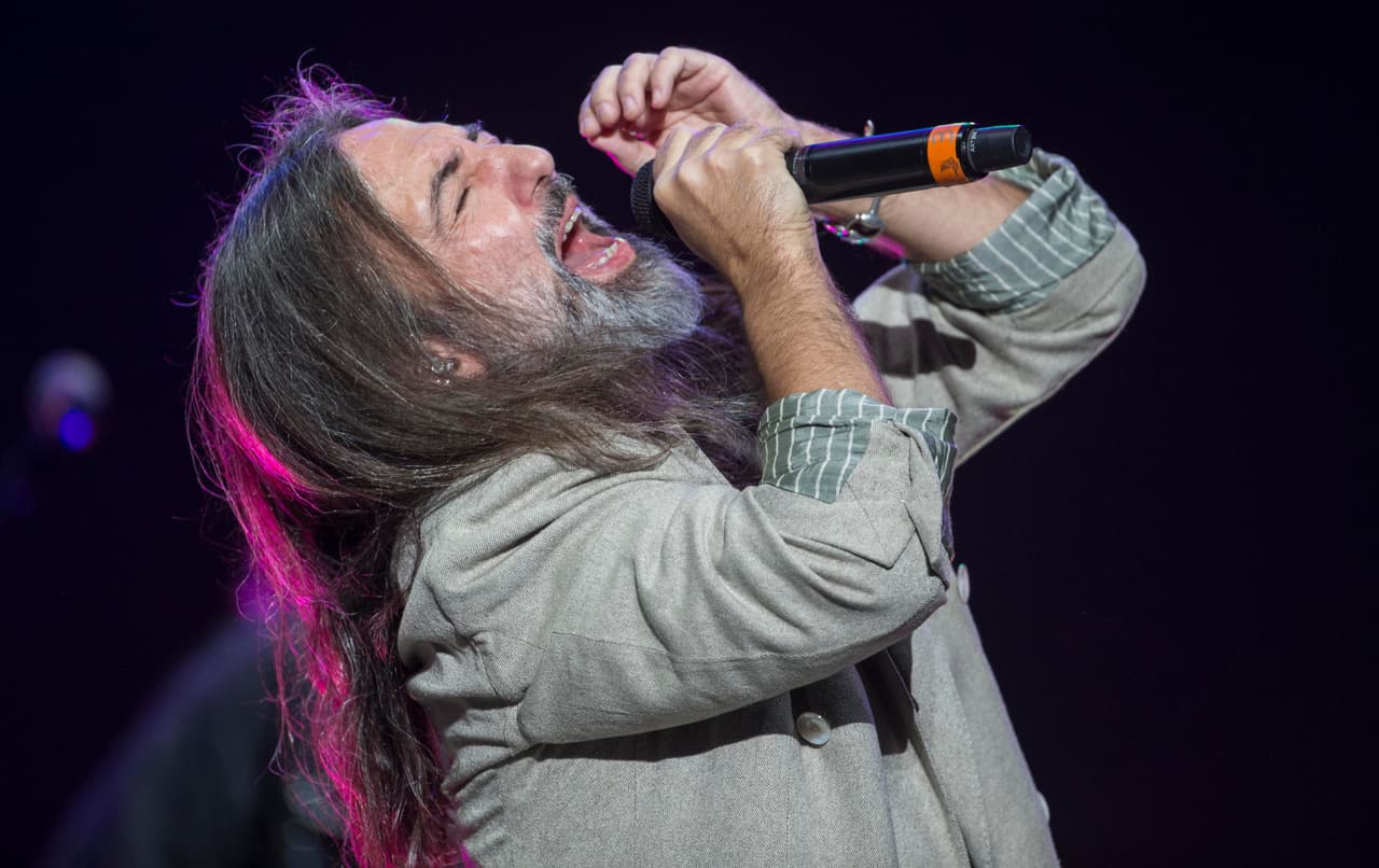 De no ser futbolista hubiera sido cantante de rock o de punk. Seguro que también la rompía.