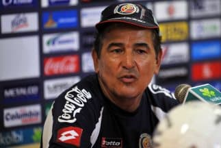 Jorge Luis Pinto habló a su llegada de vuelta a Costa Rica.