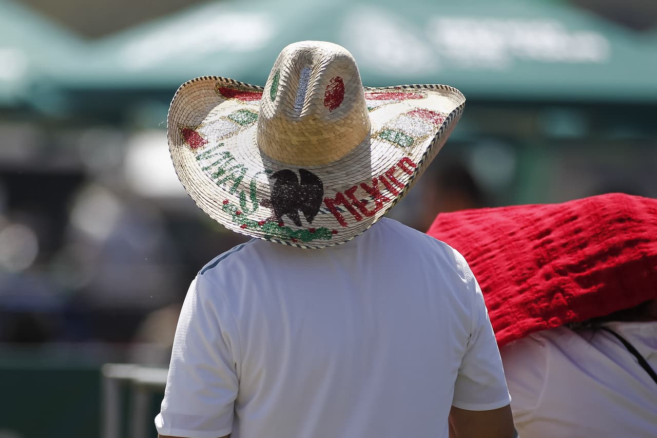 La alegría mexicana se tomó los alrededores del estadio Rose Bowl en la previa del partido de despedida en Estados Unidos contra Gales, con miras a definir el grupo de 23 jugadores para el Rusia 2018.