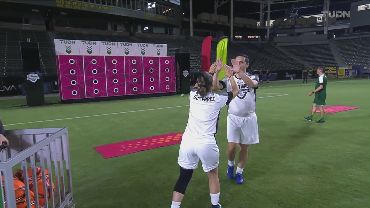 Stoichkov, Zamorano, Ramón Morales, Avilés Hurtado, Mané de la Parra y muchos más participaron en las dinámicas que pusieron a prueba su calidad y talento con el balón.