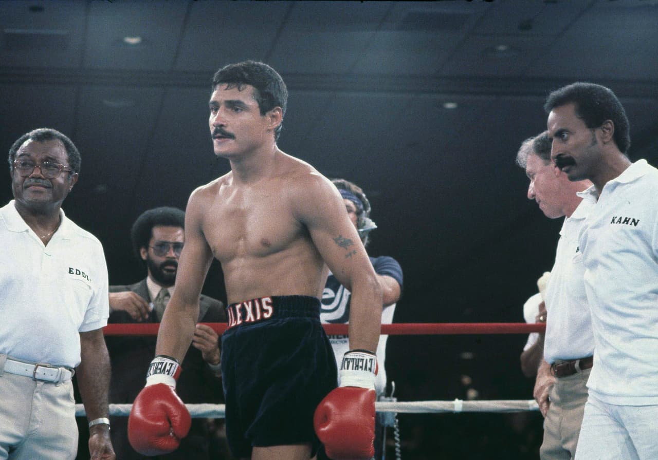 Alexis Argüello. En 2009, lo encontraron muerto en su casa, tenía un disparo en el corazón. Dejó una carta donde daba las razones del suicidio.