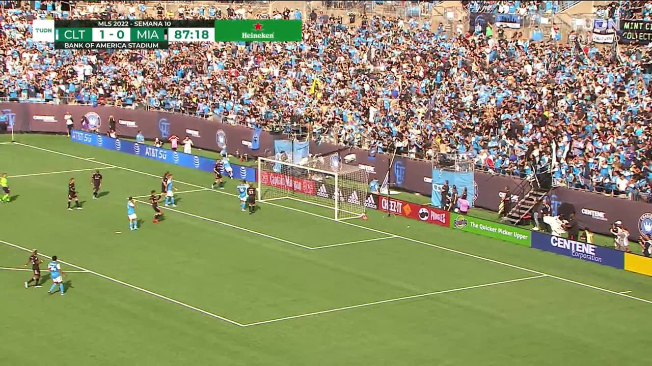 ¡TIRO ATAJADO! disparo por Yordy Reyna.