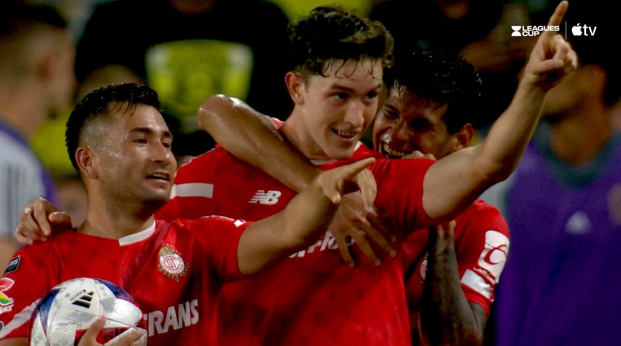 ¡Gol del Diablo! Marcel Ruiz define con zurdazo para el 2-2