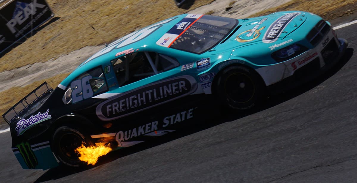 Santiago Tovar es piloto del equipo mexicano HO Speed Racing y ha competido dentro del Top 5 en la NASCAR México.