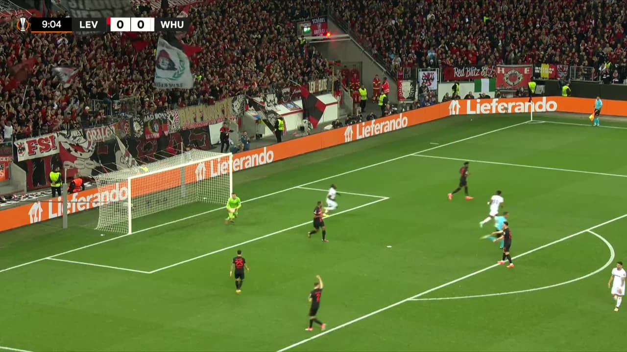 ¡TIRO ATAJADO! disparo por Mohammed Kudus.