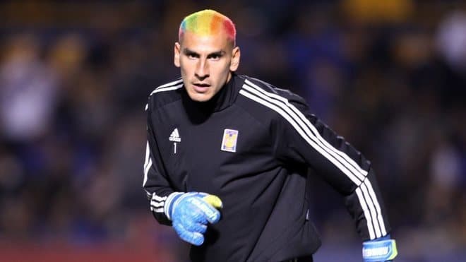 <b>Nahuel Guzmán</b>
<br>- El portero argentino de los Tigres de la UANL se pintó el pelo con los colores de la bandera LGBT para disputar el partido ante el Atlético de San Luis por la jornada 1 del Clausura 2020.